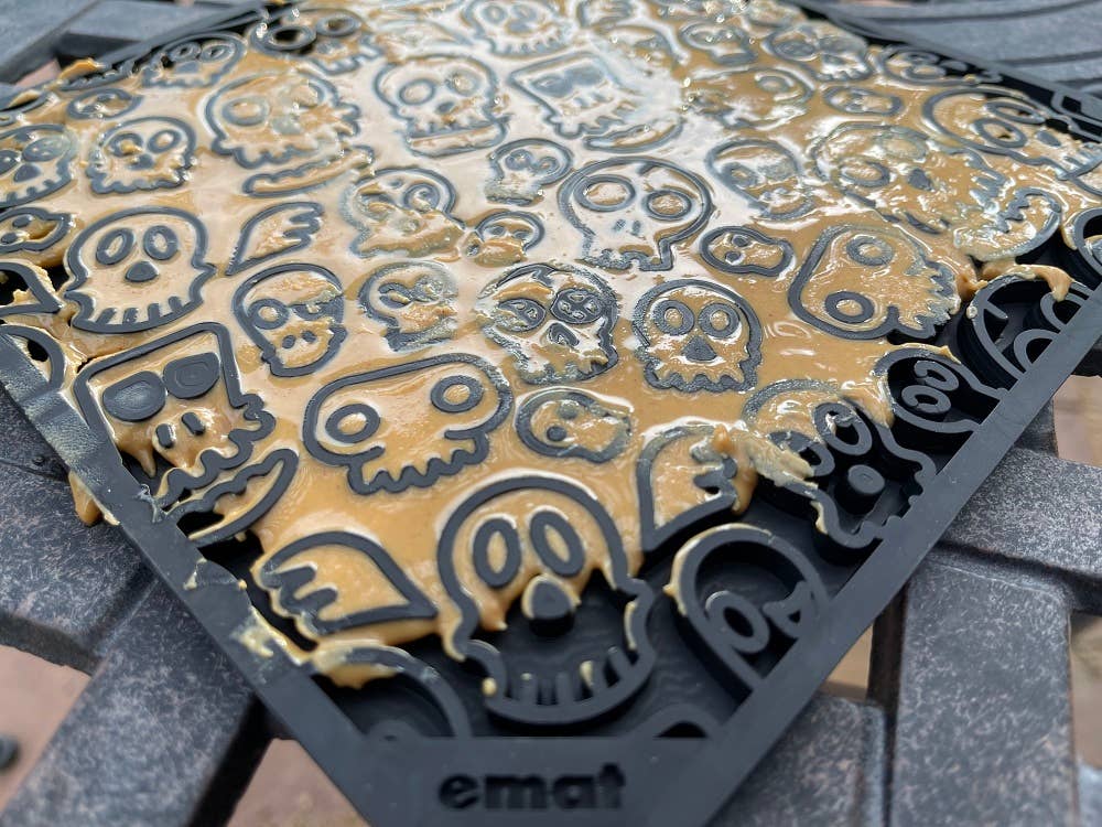 Tapis de léchage "tête de mort" - Taille L